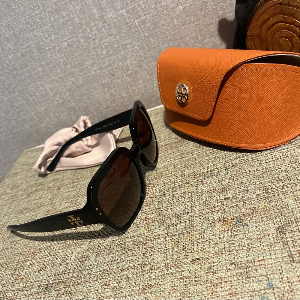 Tory Burch Black Sunglasses with Brown Gradient Lenses and Orange Case